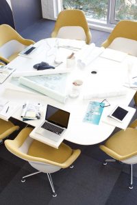 BMV Steelcase Arbeitsplatz von oben