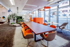 BMV Steelcase Schauraum Besprechungstisch