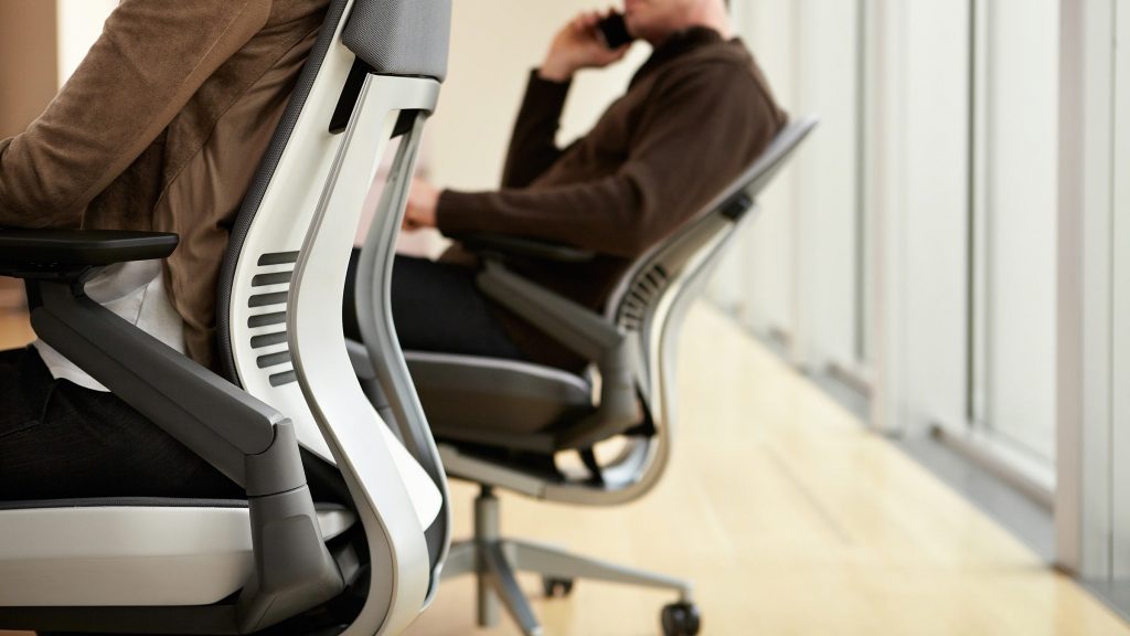 Ergonomischer Bürosessel Gesture von BMV Steelcase für mehr Rückengesundheit