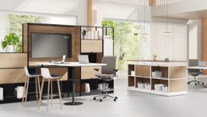 Moderne, offene Büroumgebung mit Büromöbeln von BMV Steelcase