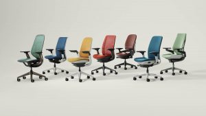 Bunte Auswahl an Bürosesseln bei BMV Steelcase
