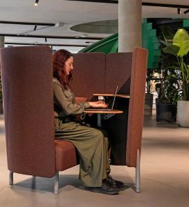 Diggs Minikabine von Orangebox aus der Serie Beyond the desk
